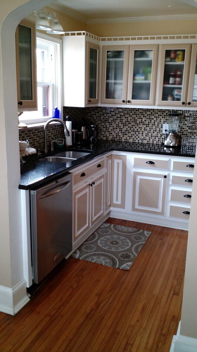 Building Photo - 840 S Knoxville Ave