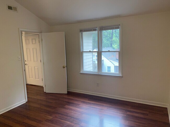 Building Photo - 4012 Greenleaf St
