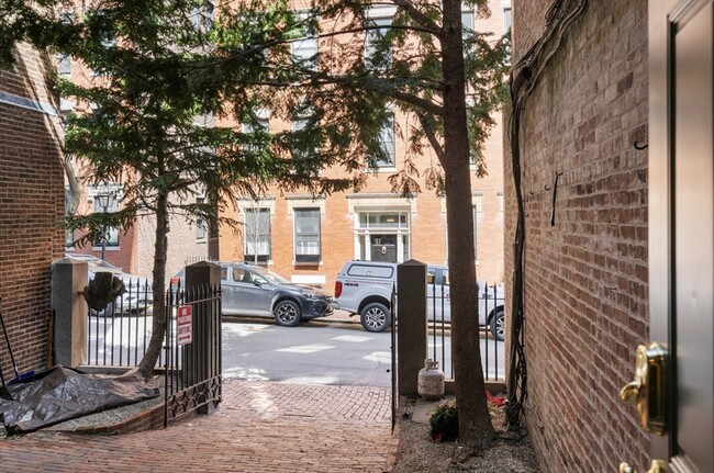 Building Photo - 77 Myrtle St