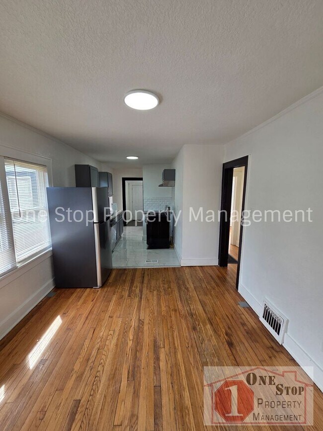 Building Photo - Beautiful 4 Bedroom 2 Bathroom in Kansas City!