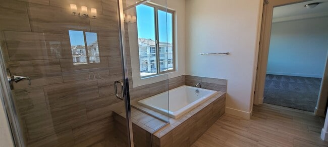 Building Photo - Stunning home with luxurious wood floor and beautiful spacious yard