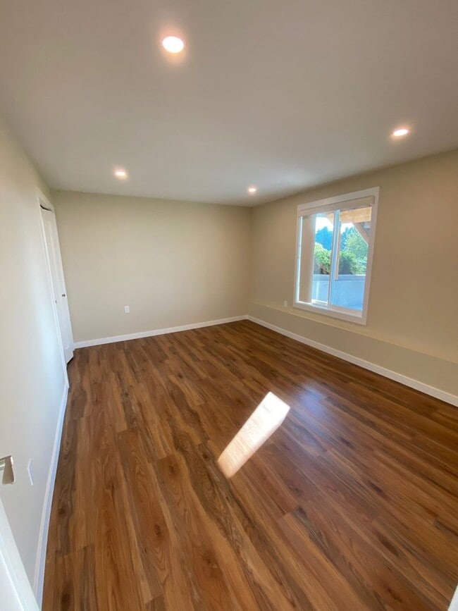 Building Photo - Modern 4-Bedroom Home with Panoramic Water & Mountain Views