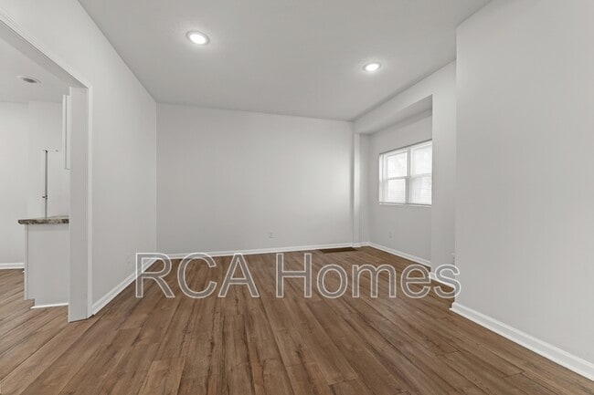 Building Photo - 603 N Sherman Dr