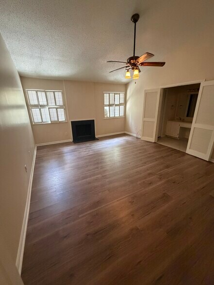 Building Photo - 2421 Dove Pl