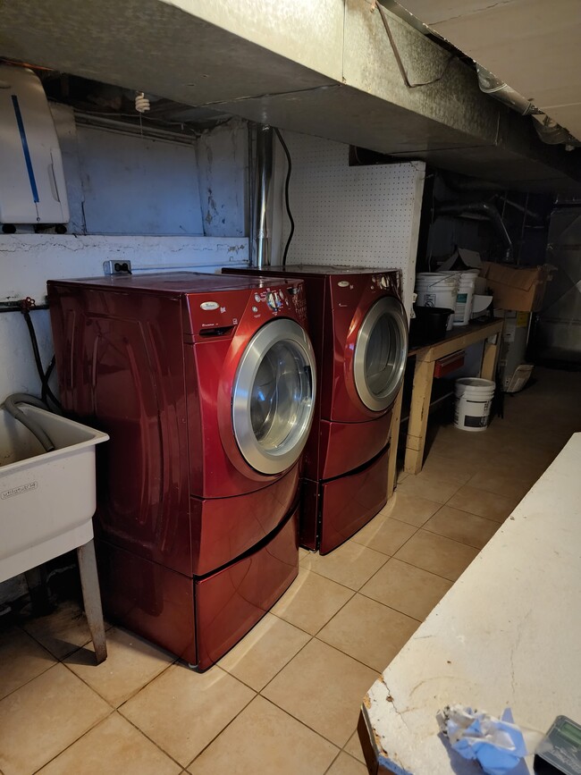 laundry - 4400 Clifford Rd