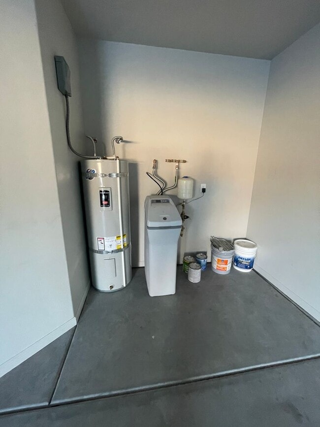 Building Photo - Home in Hayden Estates 3 bedroom, 2 bath with a 3 car garage