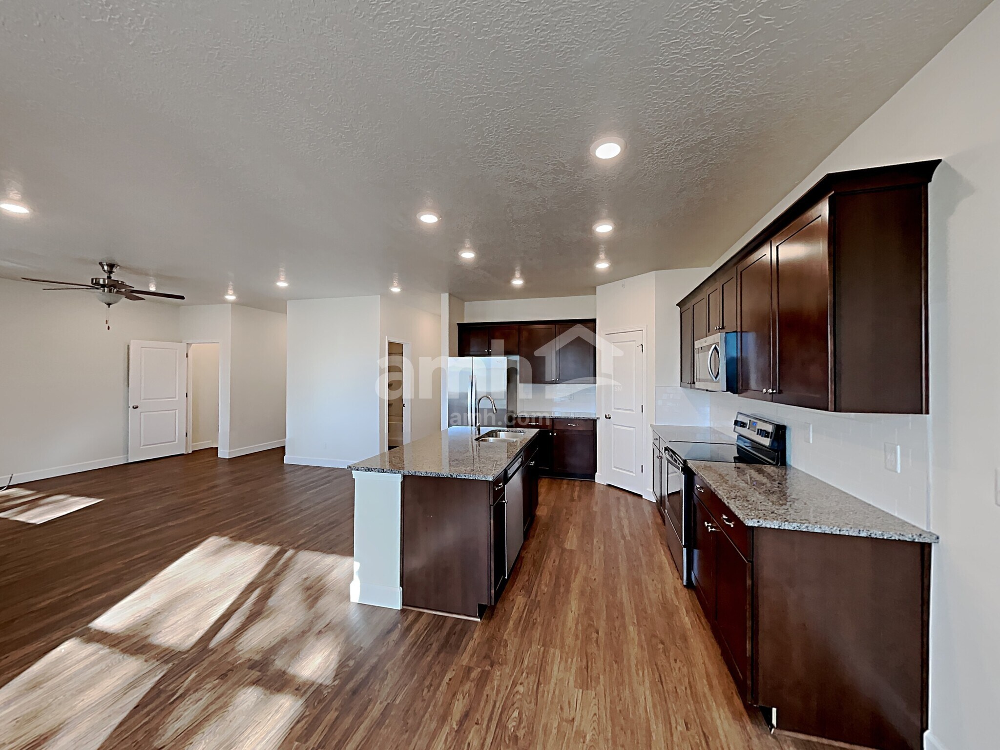 Building Photo - 2992 E S Village Dr