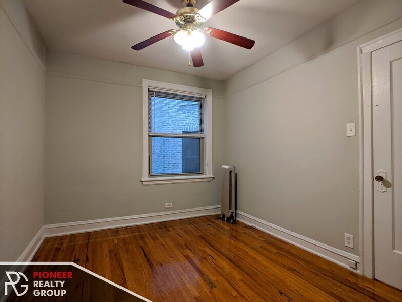 Building Photo - 546 W Surf St