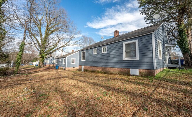 Building Photo - 303 Raynor St