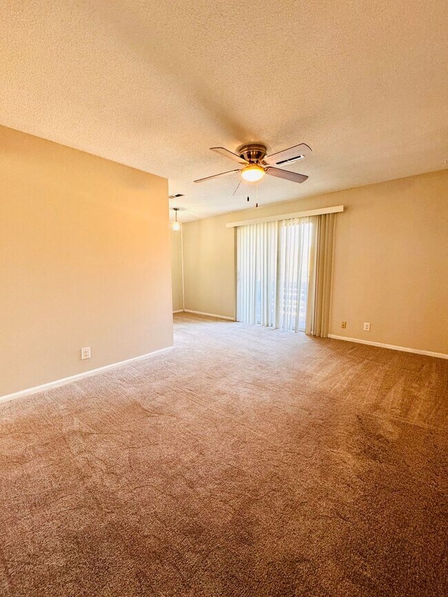 Building Photo - Spacious 1 Bedroom at Normandy Apartments
