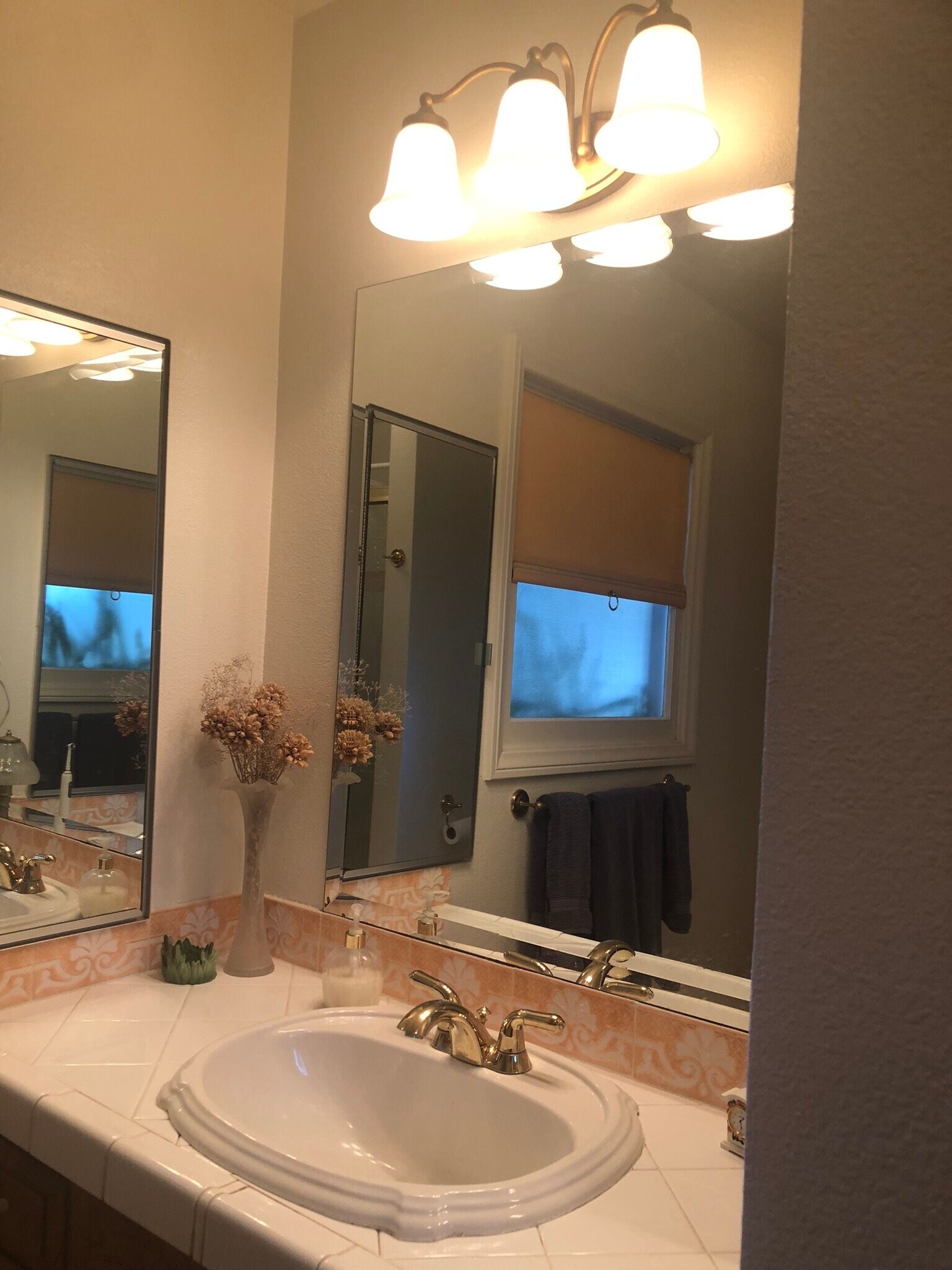 Building Photo - 102 E Buena Vista Ave