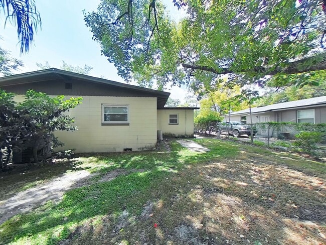 Building Photo - Available Now ~ Adorable Orlando Studio Apt