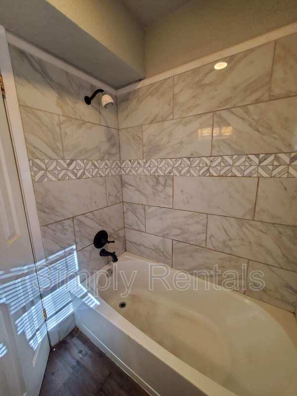 Building Photo - 400 Bill Bradford Rd