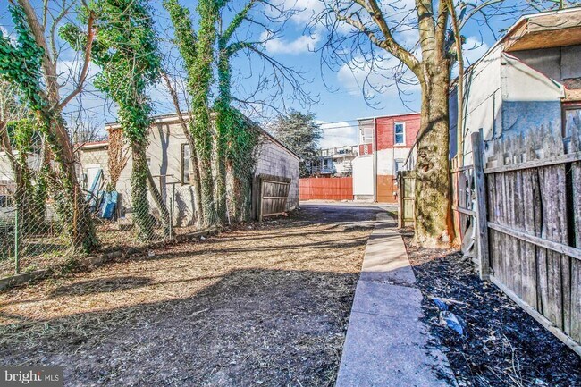 Building Photo - Coming Soon - Spacious 3 Bedroom 1.5 Bath ...