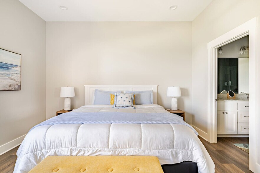 Building Photo - 804 1/2 Johnson Crawford Circle-SI ID1264805P