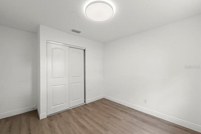 Building Photo - 1087 Swan St