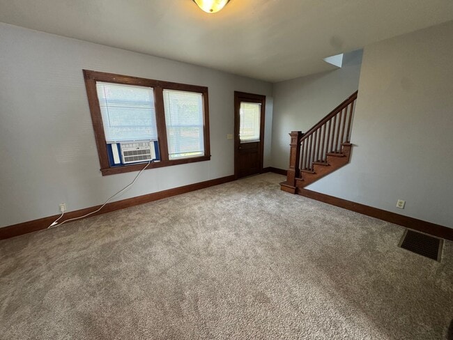 Building Photo - For Rent – Pet-Friendly 2 Bed, 1 Bath Town...