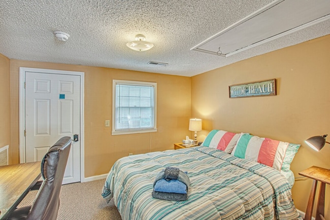 Building Photo - 2063 Arbutus Ave
