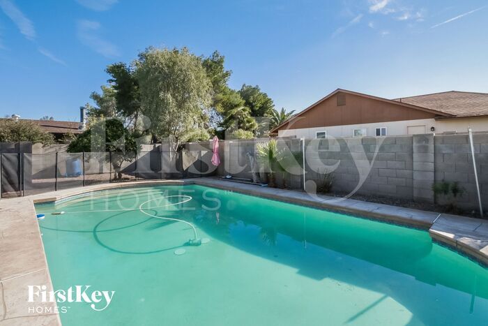 Building Photo - 2413 W Estrella Dr