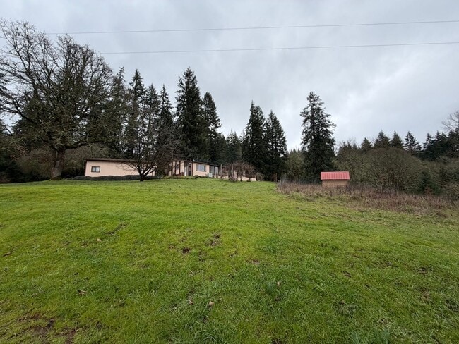Building Photo - 3 Bedroom with a View!