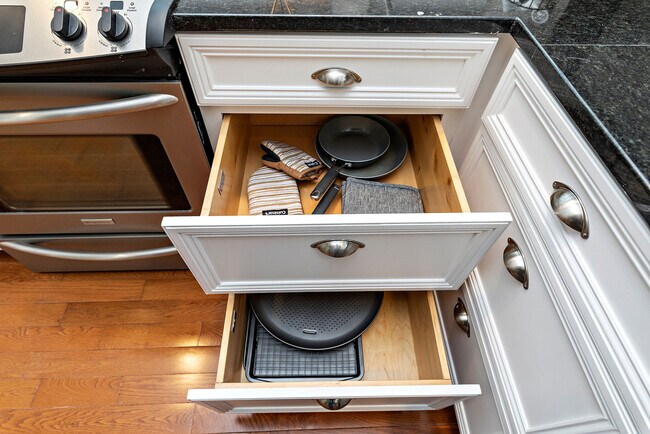 Building Photo - 526 Troost Ave