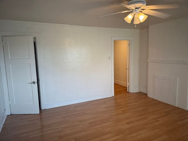 Building Photo - Updated Highland Park Townhome!