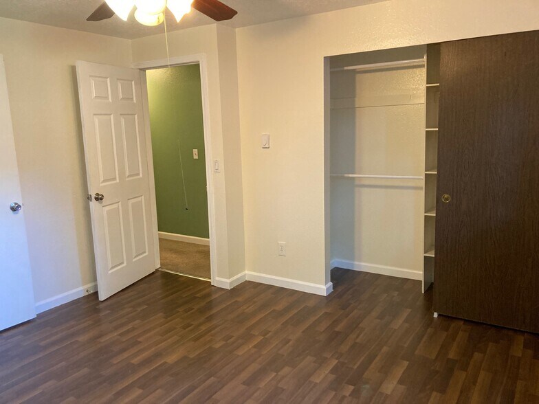 Building Photo - 7007 SE Cora St