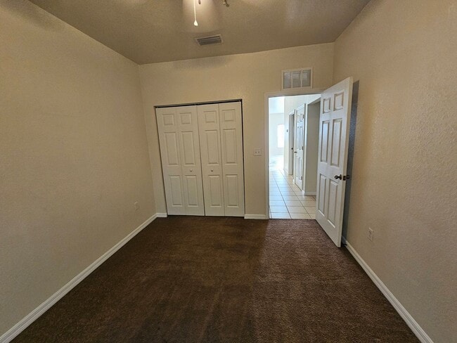 Building Photo - 2/2 ( Eagle Trace) Charming, updated townhome