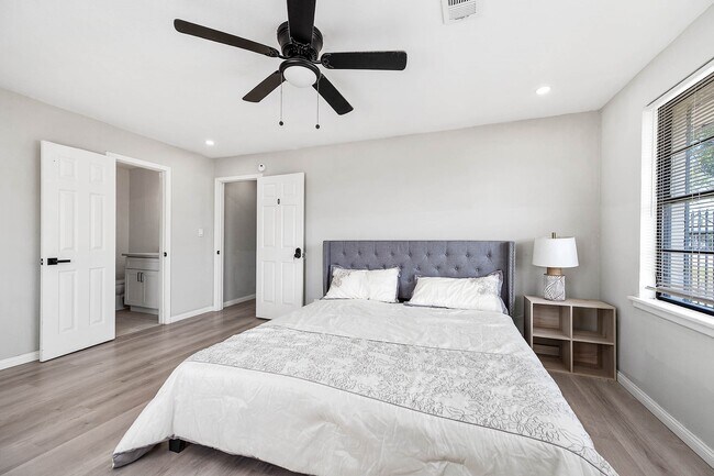 Building Photo - 4356 Phlox St