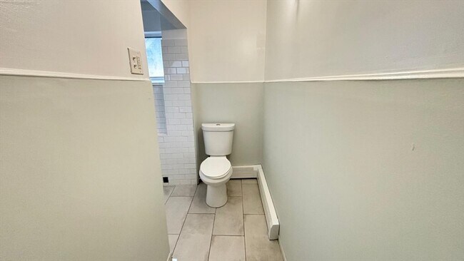 Building Photo - 10 Eames St