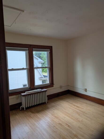 Building Photo - 121 Mansfield Ave