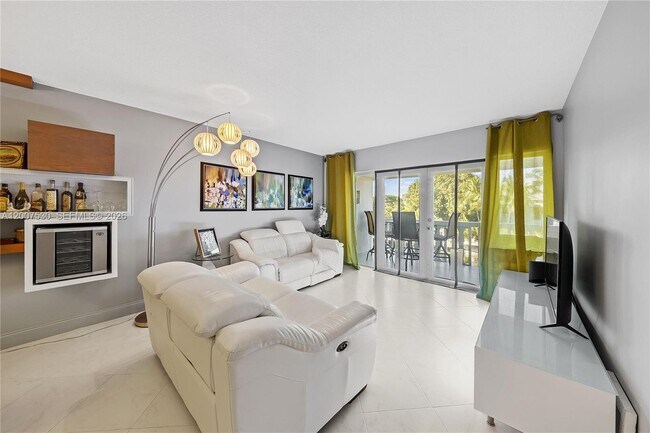 Building Photo - 470 Paradise Isle Blvd