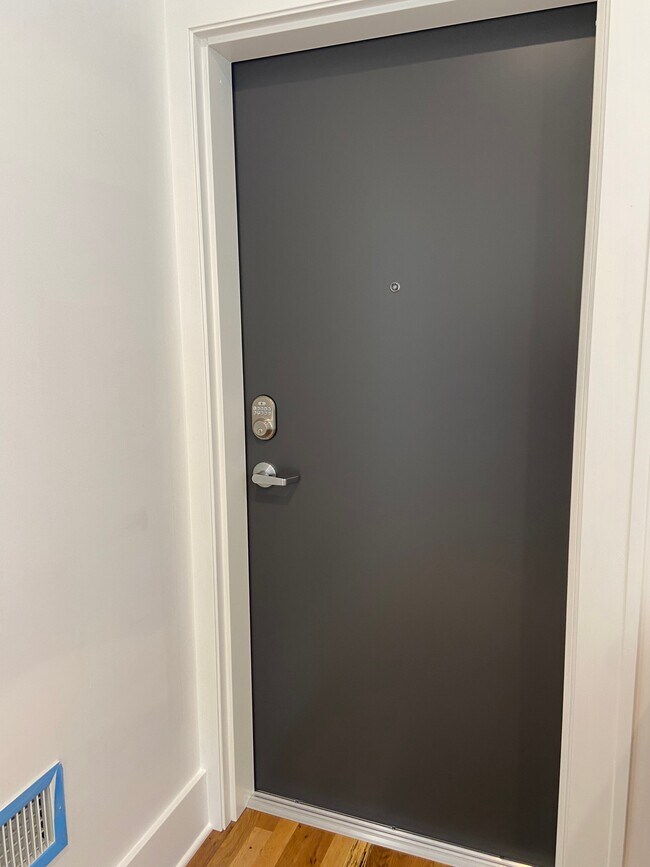 Building Photo - 237 Stuart Ave