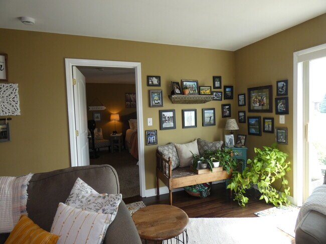 Building Photo - 655 N Edgemere Dr