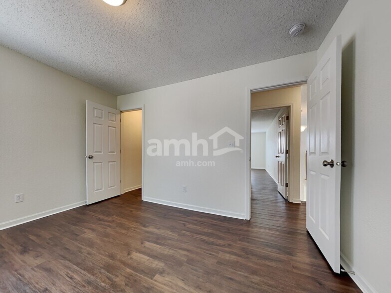 Building Photo - 7140 Kimble Dr