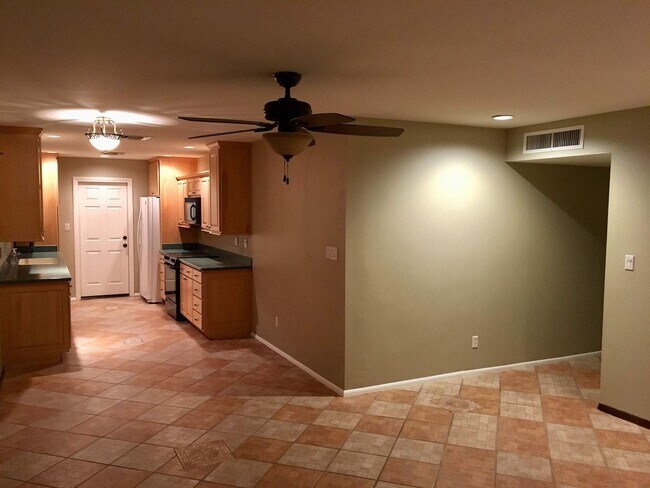 Building Photo - 5 Bedroom/2 Bath Home in amazing ASU Neighborhood