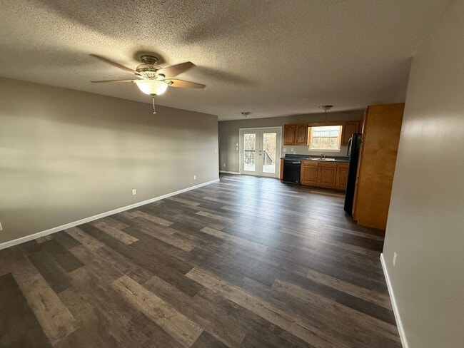 Building Photo - 114 Greenview Dr