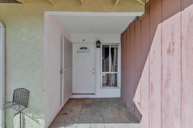 Building Photo - 43585 Montrose Ave