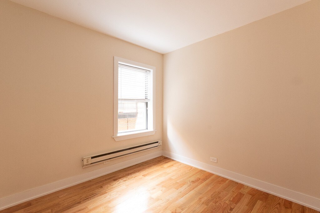 Building Photo - 3732 N Pine Grove Ave