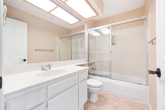 Building Photo - 44030 Mariposa Ct