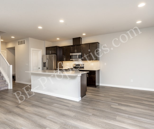 Building Photo - Lovely 4 bedroom 2.5 bathroom Tehaleh Home