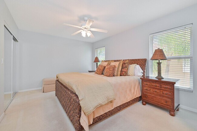 Building Photo - NOW AVAILABLE - Gorgeous Condo in Huntington Lakes!