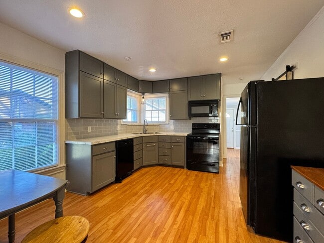 Building Photo - 823 W. Fifth Street