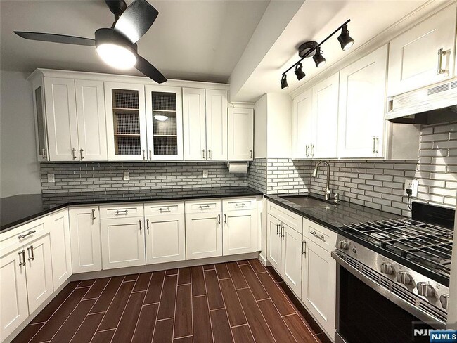 Primary Photo - 401 Park Ave