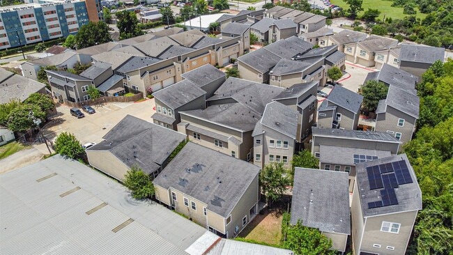 Building Photo - 242 Lenox St