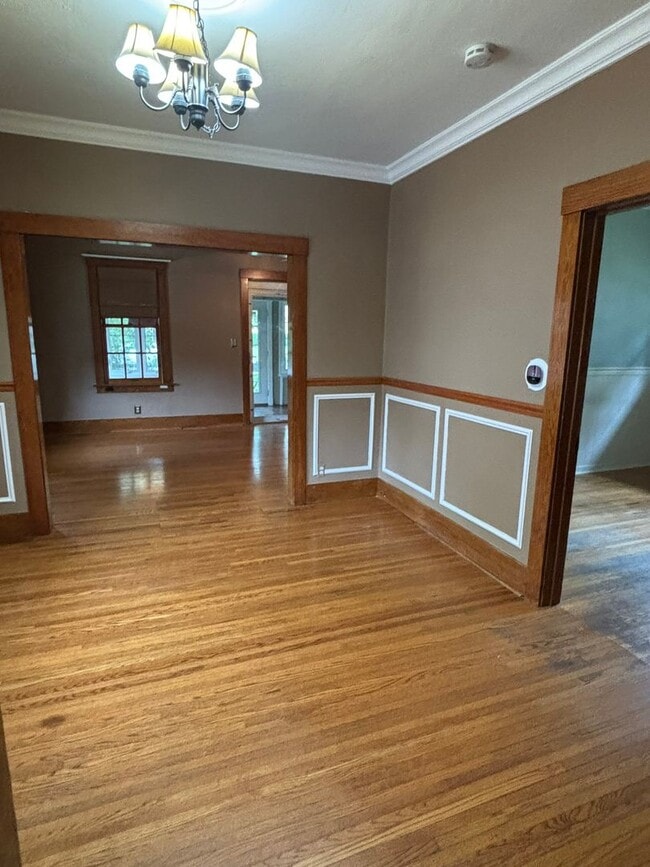 Building Photo - Great House in a great location!