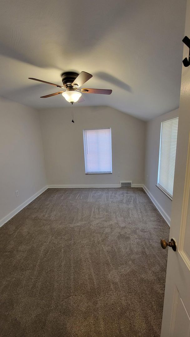 Building Photo - Spacious Three Bedroom Home