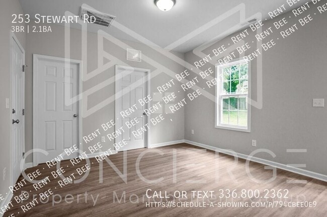 Building Photo - 253 Stewart Rd SE