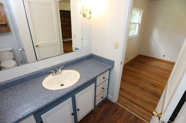 Building Photo - Country Rambler on Large Lot!