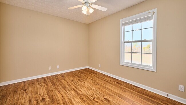 Building Photo - Reduced Rent and Special: 2BR, 1 1/2 BA condo, upstairs unit. Special: $400 off the first month f...